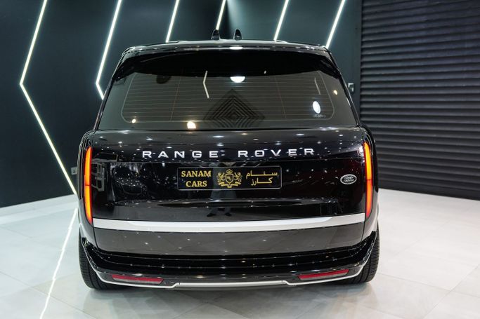 Подержанный Land Rover Range Rover P530 MHEV V, 4.4 л, 2023 в Дубае от Sanam Cars Черный цвет. GCC | AUTO.AE