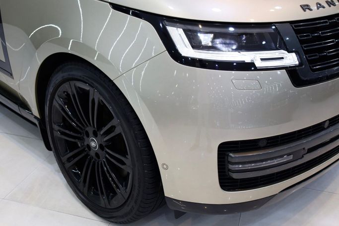 Used Land Rover Range Rover P530 MHEV V, 4.4 l, 2022 in Dubai by Sanam Cars, Golden color. GCC Specs | AUTO.AE