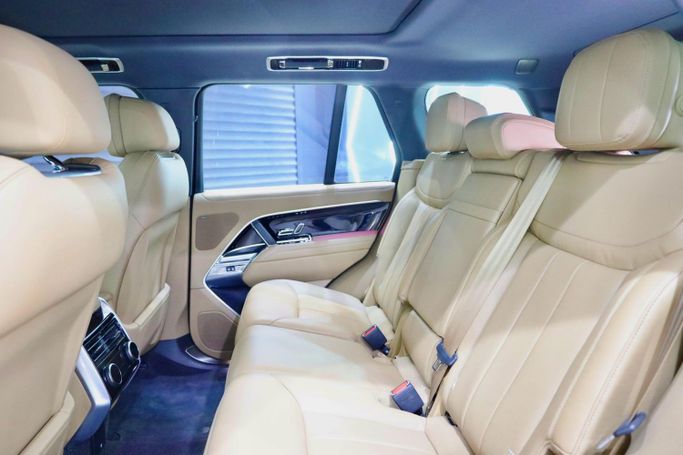 Used Land Rover Range Rover P530 MHEV V, 4.4 l, 2023 in Dubai by Sanam Cars, White color. GCC Specs | AUTO.AE