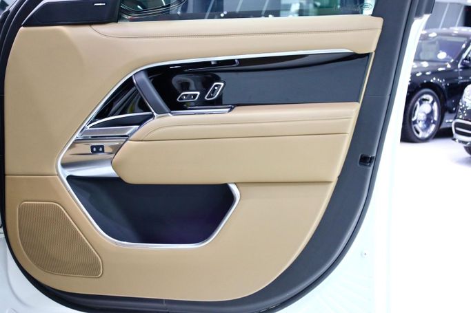Used Land Rover Range Rover P530 MHEV V, 4.4 l, 2023 in Dubai by Sanam Cars, White color. GCC Specs | AUTO.AE