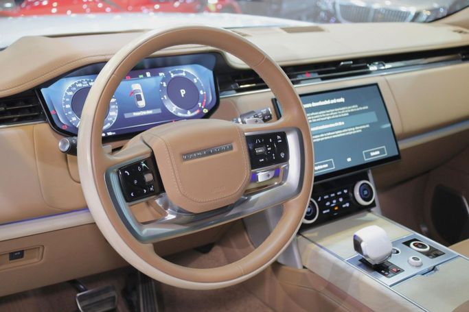 Used Land Rover Range Rover P530 MHEV V, 4.4 l, 2023 in Dubai by Sanam Cars, White color. GCC Specs | AUTO.AE