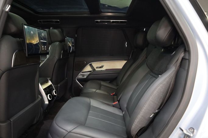 Used Land Rover Range Rover P530 MHEV V, 4.4 l, 2023 in Dubai by Sanam Cars, Silver color. GCC Specs | AUTO.AE