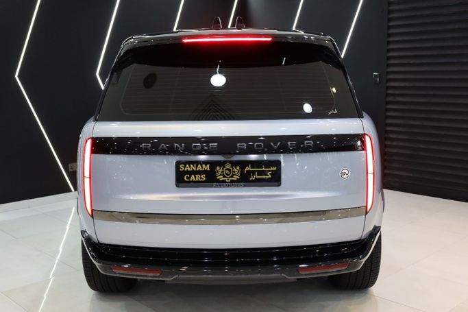 Used Land Rover Range Rover P530 MHEV V, 4.4 l, 2023 in Dubai by Sanam Cars, Silver color. GCC Specs | AUTO.AE