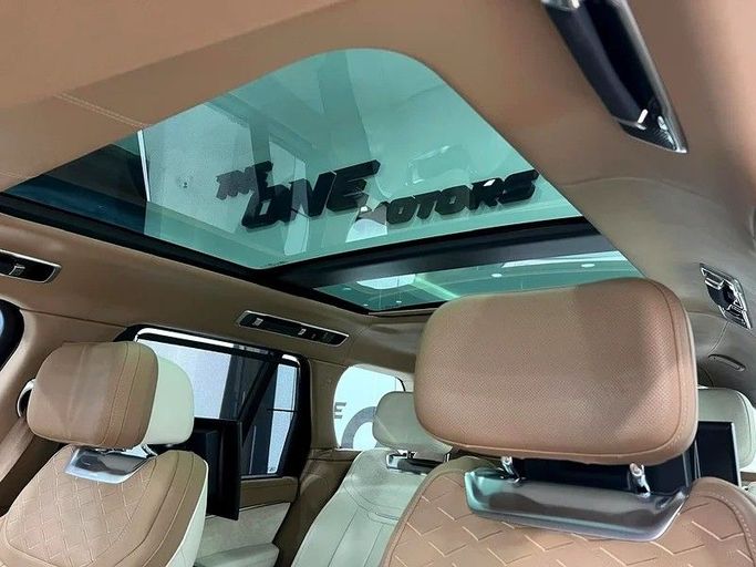 Подержанный Land Rover Range Rover P530 MHEV V, 4.4 л, 2023 в Дубае от The One Motors Зеленый цвет. GCC | AUTO.AE