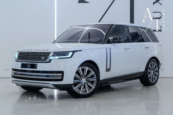 Подержанный Land Rover Range Rover P530 MHEV V, 4.4 л, 2023 в Дубае от A1 Luxury Motors Белый цвет. GCC | AUTO.AE