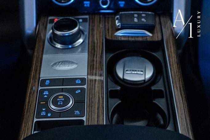 Подержанный Land Rover Range Rover P360 IV Рестайлинг, 3.0 л, 2021 в Дубае от A1 Luxury Motors Черный цвет. GCC | AUTO.AE