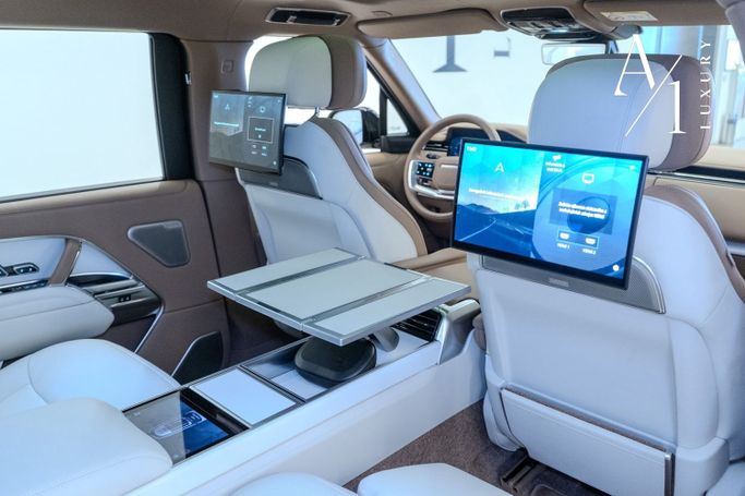 Подержанный Land Rover Range Rover P615 MHEV LONG V, 4.4 л, 2024 в Дубае от A1 Luxury Motors Золотистый цвет. Европейская | AUTO.AE