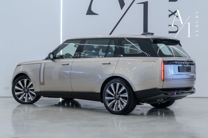 Подержанный Land Rover Range Rover P615 MHEV LONG V, 4.4 л, 2024 в Дубае от A1 Luxury Motors Золотистый цвет. Европейская | AUTO.AE