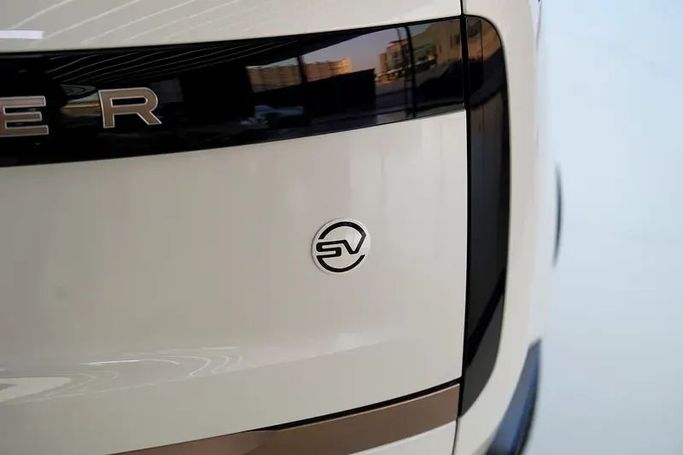 Used Land Rover Range Rover P530 MHEV V, 4.4 l, 2023 in Dubai by Exotic Cars, White color. GCC Specs | AUTO.AE