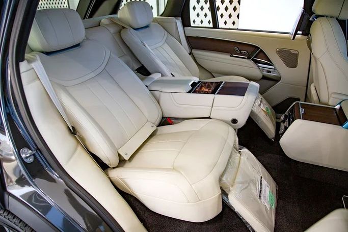 Used Land Rover Range Rover P530 MHEV V, 4.4 l, 2023 in Dubai by Exotic Cars, Grey color. Other | AUTO.AE