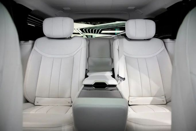 Used Land Rover Range Rover P530 MHEV V, 4.4 l, 2022 in Dubai by Exotic Cars, Golden color. GCC Specs | AUTO.AE