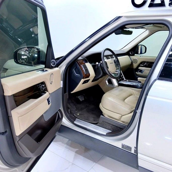 Used Land Rover Range Rover P380 IV Facelift, 3.0 l, 2020 in Dubai by Carzilla Motors, Golden color. GCC Specs | AUTO.AE