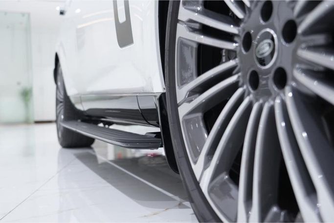 Used Land Rover Range Rover P530 MHEV V, 4.4 l, 2023 in Dubai by Oscar Motors, White color.  | AUTO.AE