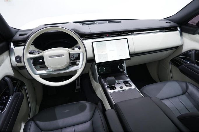 Used Land Rover Range Rover P530 MHEV V, 4.4 l, 2023 in Dubai by Oscar Motors, White color.  | AUTO.AE