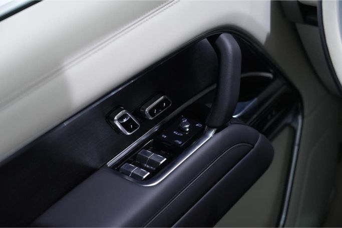 Used Land Rover Range Rover P530 MHEV V, 4.4 l, 2023 in Dubai by Oscar Motors, White color.  | AUTO.AE