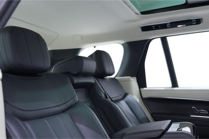 Used Land Rover Range Rover P530 MHEV V, 4.4 l, 2023 in Dubai by Oscar Motors, White color.  | AUTO.AE