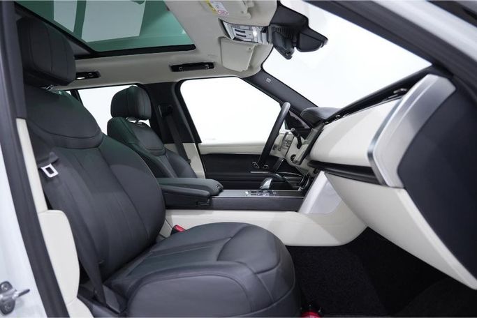 Used Land Rover Range Rover P530 MHEV V, 4.4 l, 2023 in Dubai by Oscar Motors, White color.  | AUTO.AE
