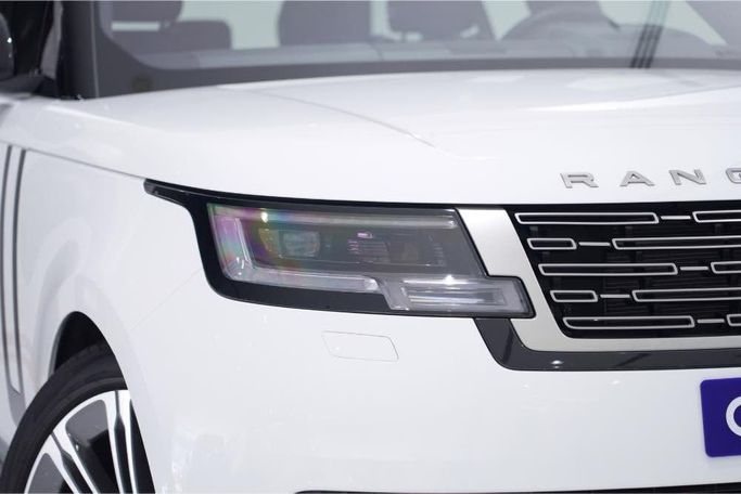 Used Land Rover Range Rover P530 MHEV V, 4.4 l, 2023 in Dubai by Oscar Motors, White color.  | AUTO.AE