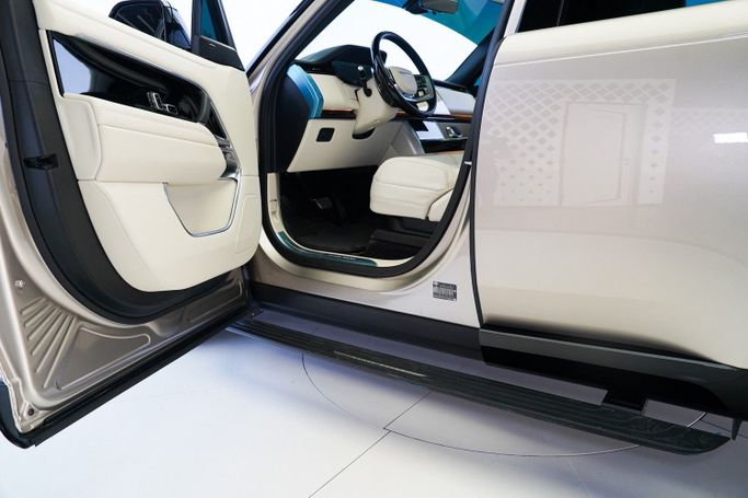 مستعملة Land Rover Range Rover P360 MHEV V, 3.0 l, 2025 في في دبي من Exotic Cars، اللون ذهبي. مواصفات الخليج | AUTO.AE