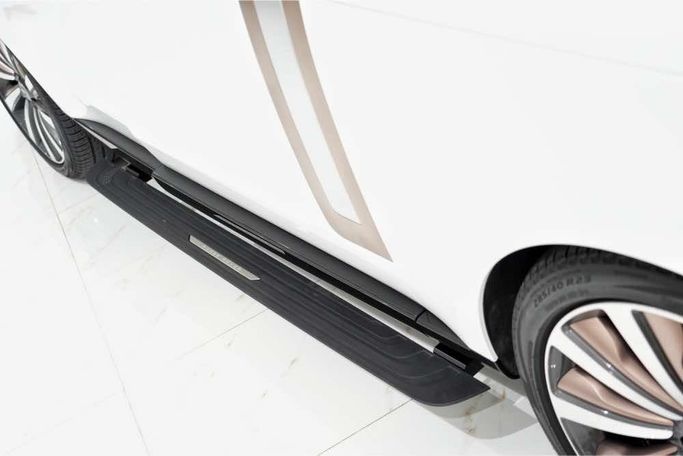 Used Land Rover Range Rover P530 MHEV V, 4.4 l, 2023 in Dubai by Oscar Motors, White color. GCC Specs | AUTO.AE