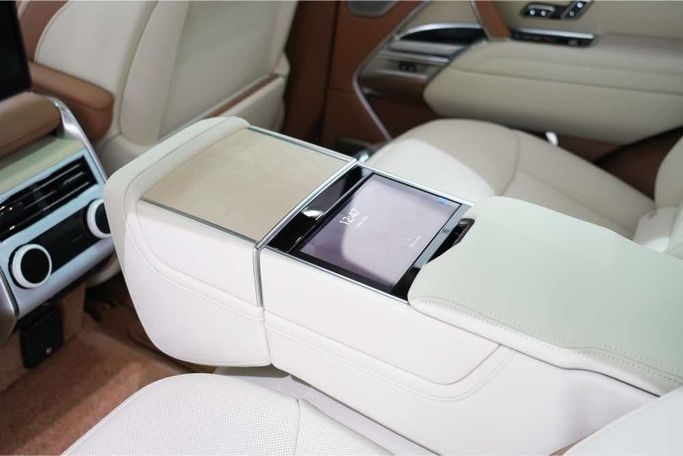 Used Land Rover Range Rover P530 MHEV V, 4.4 l, 2023 in Dubai by Oscar Motors, White color. GCC Specs | AUTO.AE