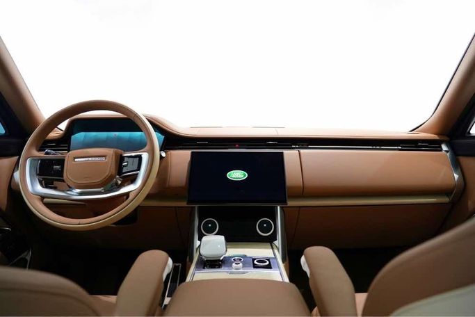 Used Land Rover Range Rover P530 MHEV V, 4.4 l, 2023 in Dubai by Oscar Motors, White color. GCC Specs | AUTO.AE