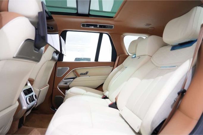 Used Land Rover Range Rover P530 MHEV V, 4.4 l, 2023 in Dubai by Oscar Motors, White color. GCC Specs | AUTO.AE