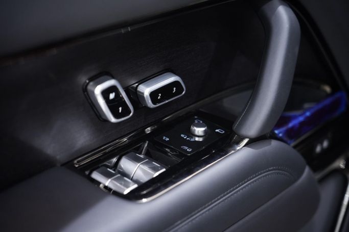 New Land Rover Range Rover P530 MHEV V, 4.4 l, 2023 in Dubai by Oscar Motors, Red color.  | AUTO.AE