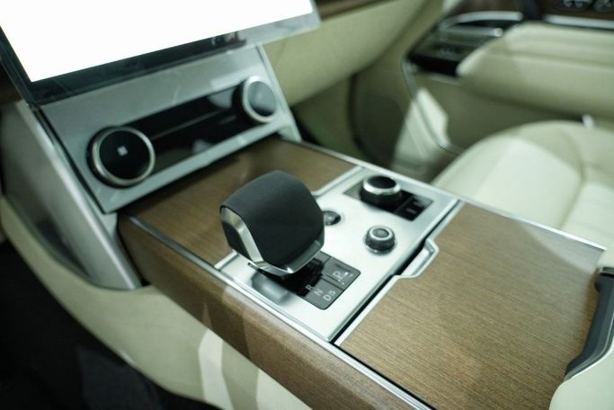 New Land Rover Range Rover P530 MHEV V, 4.4 l, 2022 in Dubai by Oscar Motors, Green color. GCC Specs | AUTO.AE