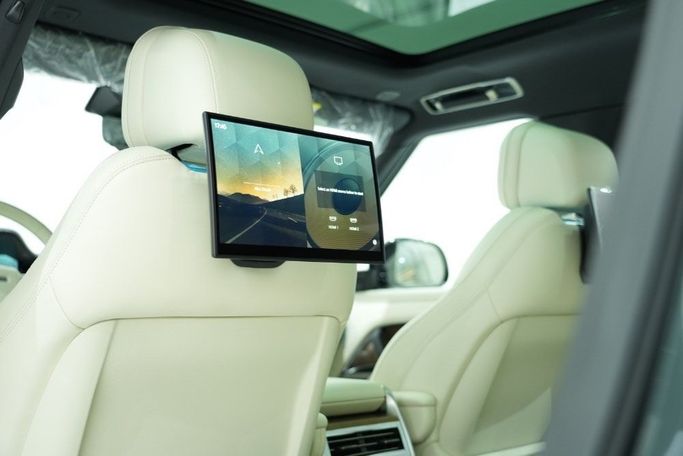 New Land Rover Range Rover P530 MHEV V, 4.4 l, 2022 in Dubai by Oscar Motors, Green color. GCC Specs | AUTO.AE