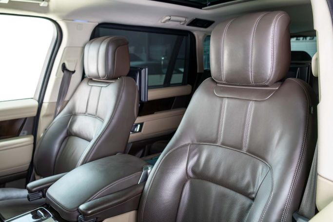 Used Land Rover Range Rover Long IV Facelift, 3.0 l, 2020 in Dubai by The Car Superstore, White color. European Specs | AUTO.AE