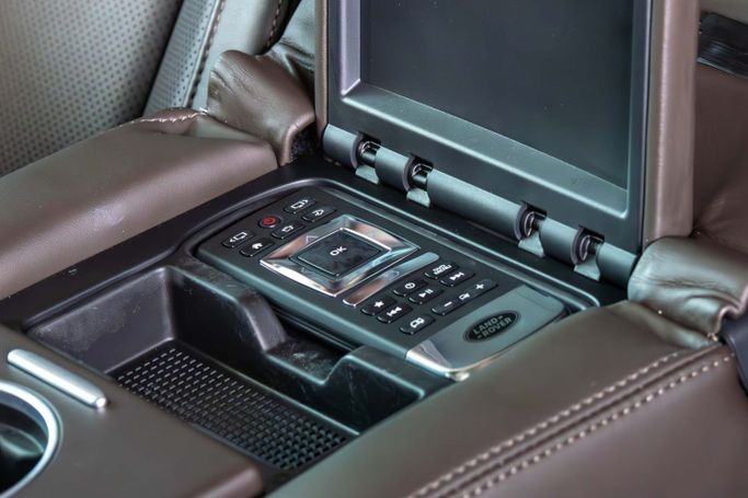 Used Land Rover Range Rover Long IV Facelift, 3.0 l, 2020 in Dubai by The Car Superstore, White color. European Specs | AUTO.AE