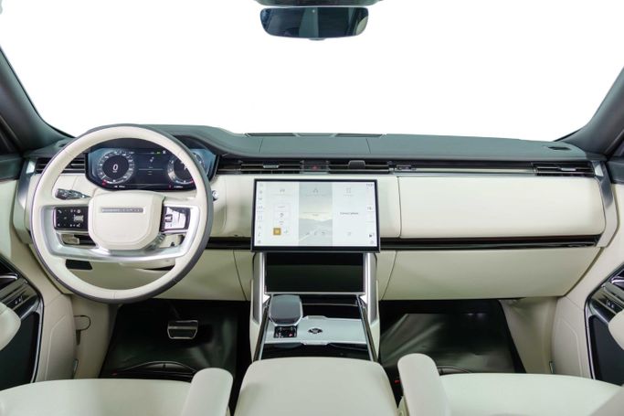 Подержанный Land Rover Range Rover P530 MHEV V, 4.4 л, 2025 в Дубае от The Car Superstore Серый цвет. GCC | AUTO.AE