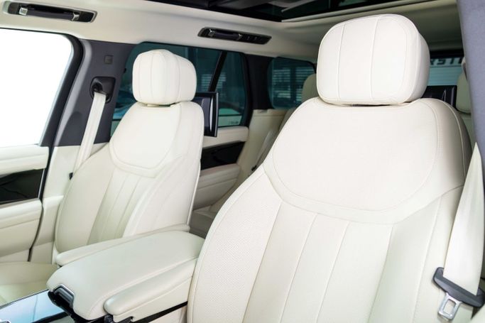 Подержанный Land Rover Range Rover P530 MHEV V, 4.4 л, 2025 в Дубае от The Car Superstore Серый цвет. GCC | AUTO.AE