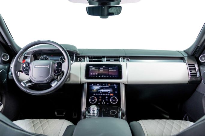 Подержанный Land Rover Range Rover P525 IV Рестайлинг, 5.0 л, 2019 в Дубае от The Car Superstore Черный цвет. GCC | AUTO.AE