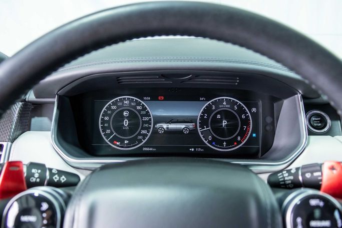 Подержанный Land Rover Range Rover P525 IV Рестайлинг, 5.0 л, 2019 в Дубае от The Car Superstore Черный цвет. GCC | AUTO.AE