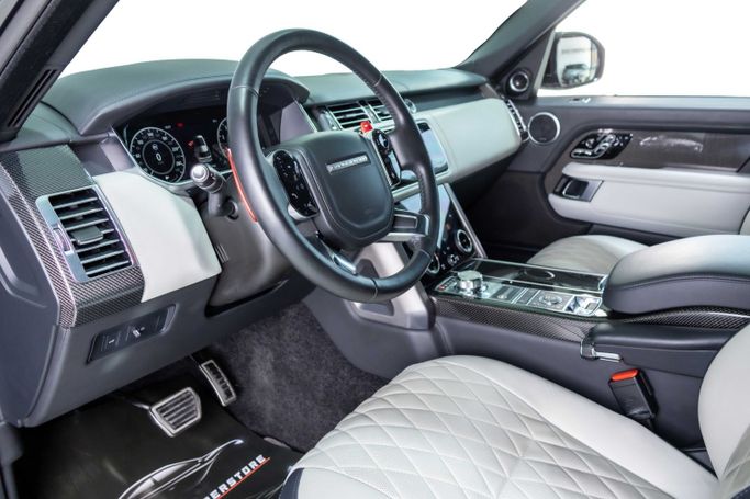 Подержанный Land Rover Range Rover P525 IV Рестайлинг, 5.0 л, 2019 в Дубае от The Car Superstore Черный цвет. GCC | AUTO.AE