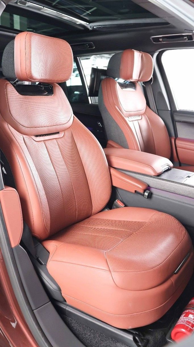 Подержанный Land Rover Range Rover P615 MHEV V, 4.4 л, 2024 в Дубае от The Car Superstore Белый цвет. GCC | AUTO.AE