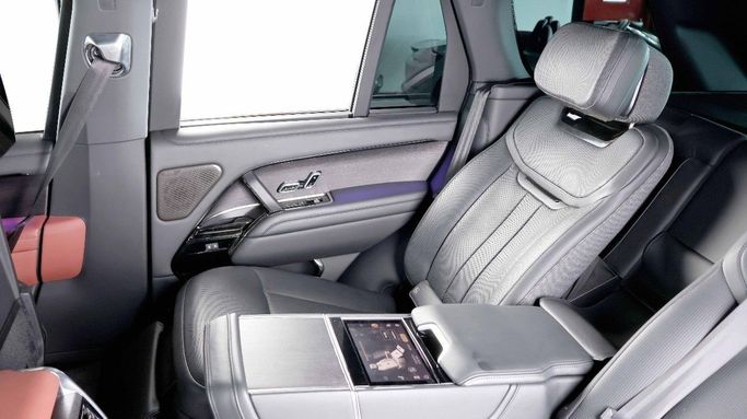 Подержанный Land Rover Range Rover P615 MHEV V, 4.4 л, 2024 в Дубае от The Car Superstore Белый цвет. GCC | AUTO.AE