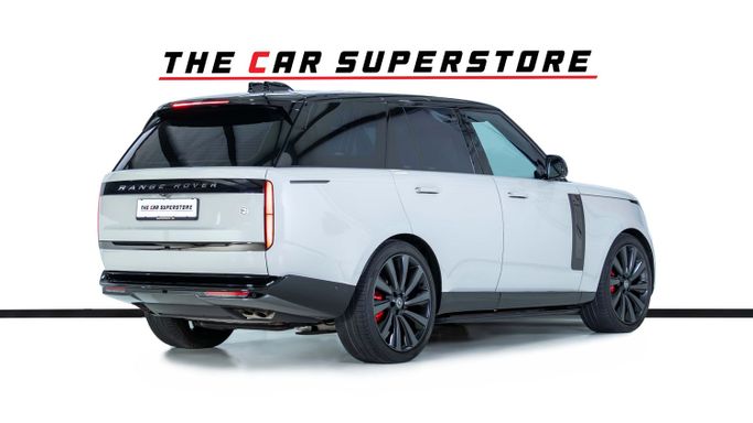 Подержанный Land Rover Range Rover P615 MHEV V, 4.4 л, 2024 в Дубае от The Car Superstore Белый цвет. GCC | AUTO.AE