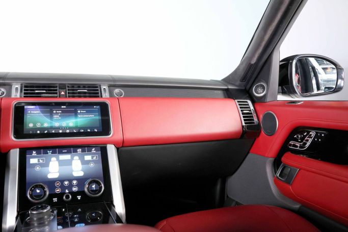 Подержанный Land Rover Range Rover P525 IV Рестайлинг, 5.0 л, 2021 в Дубае от The Car Superstore Белый цвет. Европейская | AUTO.AE