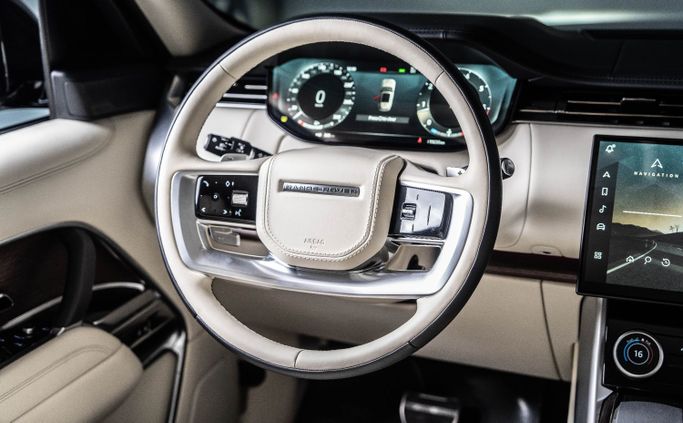 Подержанный Land Rover Range Rover P530 MHEV V, 4.4 л, 2023 в Дубае от The Car Superstore Черный цвет. Европейская | AUTO.AE