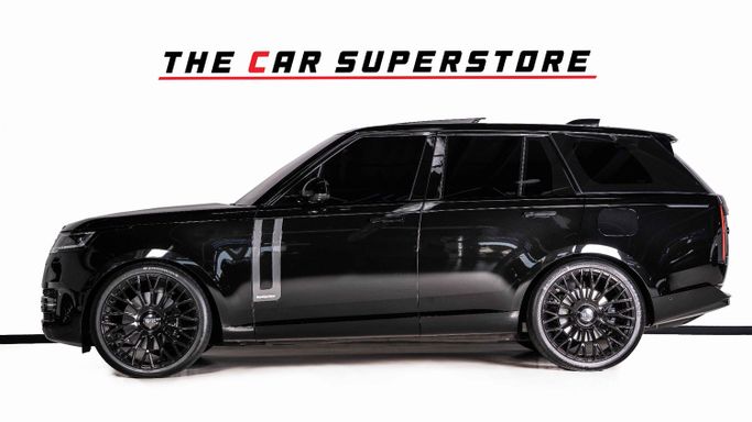 Подержанный Land Rover Range Rover P530 MHEV V, 4.4 л, 2023 в Дубае от The Car Superstore Черный цвет. Европейская | AUTO.AE