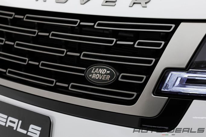 Подержанный Land Rover Range Rover P530 MHEV V, 4.4 л, 2022 в Дубае от AUTO DEALS Белый цвет. GCC | AUTO.AE