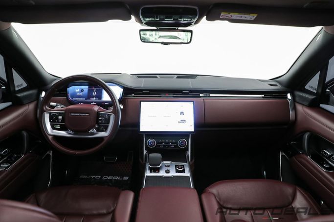 Подержанный Land Rover Range Rover P530 MHEV V, 4.4 л, 2022 в Дубае от AUTO DEALS Белый цвет. GCC | AUTO.AE