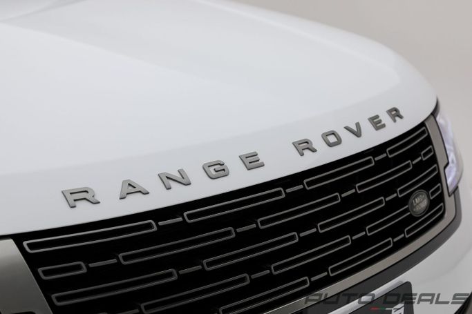 Подержанный Land Rover Range Rover P530 MHEV V, 4.4 л, 2022 в Дубае от AUTO DEALS Белый цвет. GCC | AUTO.AE