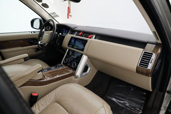 Подержанный Land Rover Range Rover P340 IV Рестайлинг, 3.0 л, 2019 в Дубае от AUTO DEALS Серый цвет. GCC | AUTO.AE