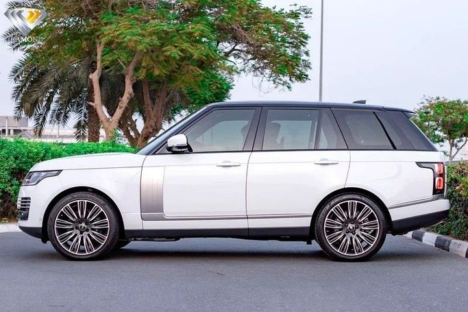 Used Land Rover Range Rover P525 IV Facelift, 5.0 l, 2021 in Dubai by Royal Diamond Motors, White color. GCC Specs | AUTO.AE