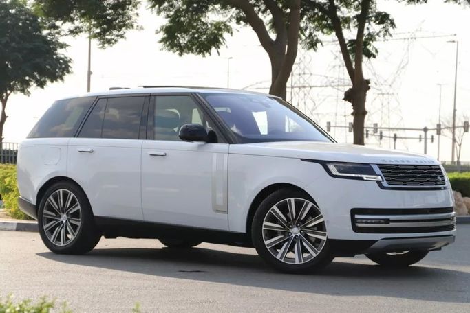جديدة Land Rover Range Rover P400 MHEV V, 3.0 l, 2022 في في دبي من Mizdawy Motors LLC، اللون أبيض. مواصفات الخليج | AUTO.AE