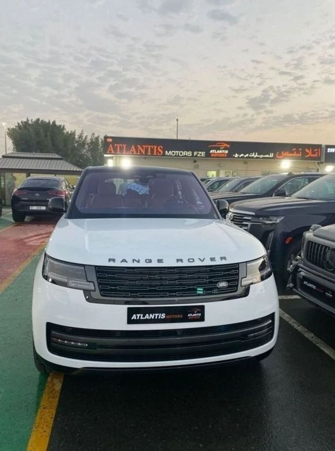 Новый Land Rover Range Rover P530 MHEV V, 4.4 л, 2022 в Дубае от Atlantis Motors FZE Белый цвет. GCC | AUTO.AE